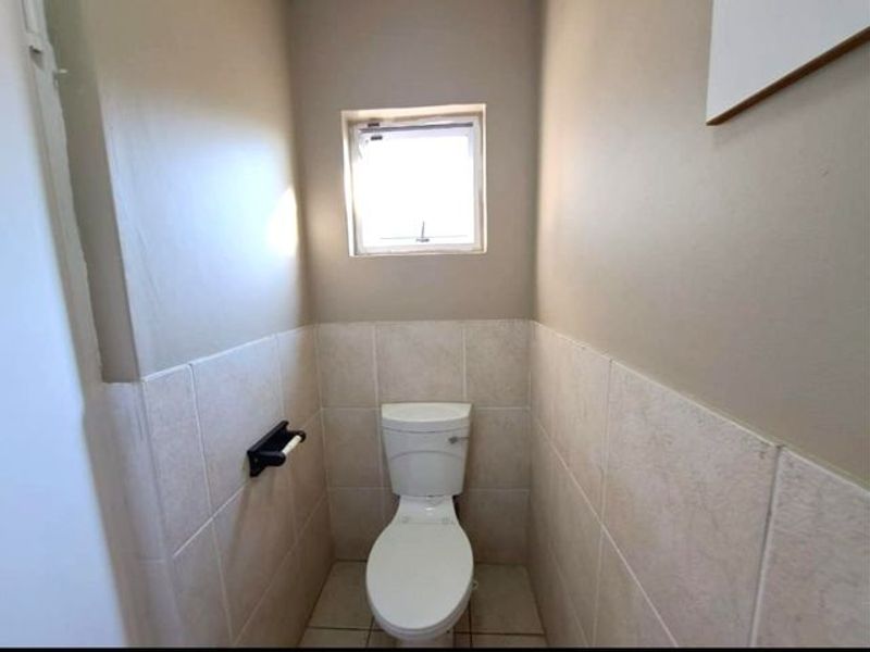 Gated Estate | 3 Bedroom To Let In Mount Edgecombe. - Photo 5