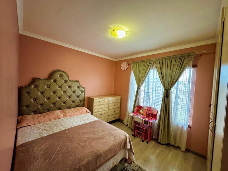 Townhouse For Sale In Mount Edgecombe - Photo 10