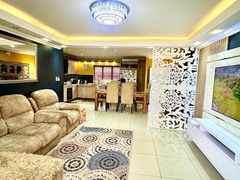 Townhouse For Sale In Mount Edgecombe - Photo 9