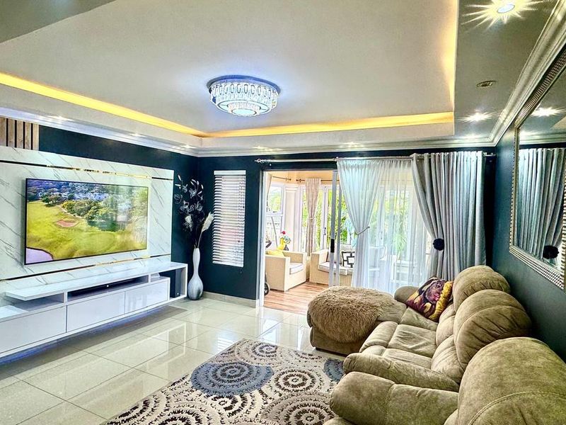 Townhouse For Sale In Mount Edgecombe - Photo 8