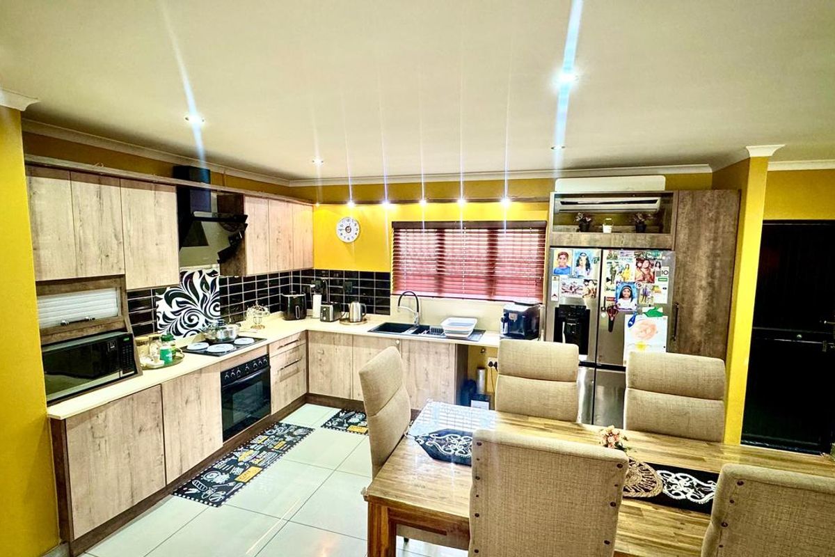 Townhouse For Sale In Mount Edgecombe - Photo 5