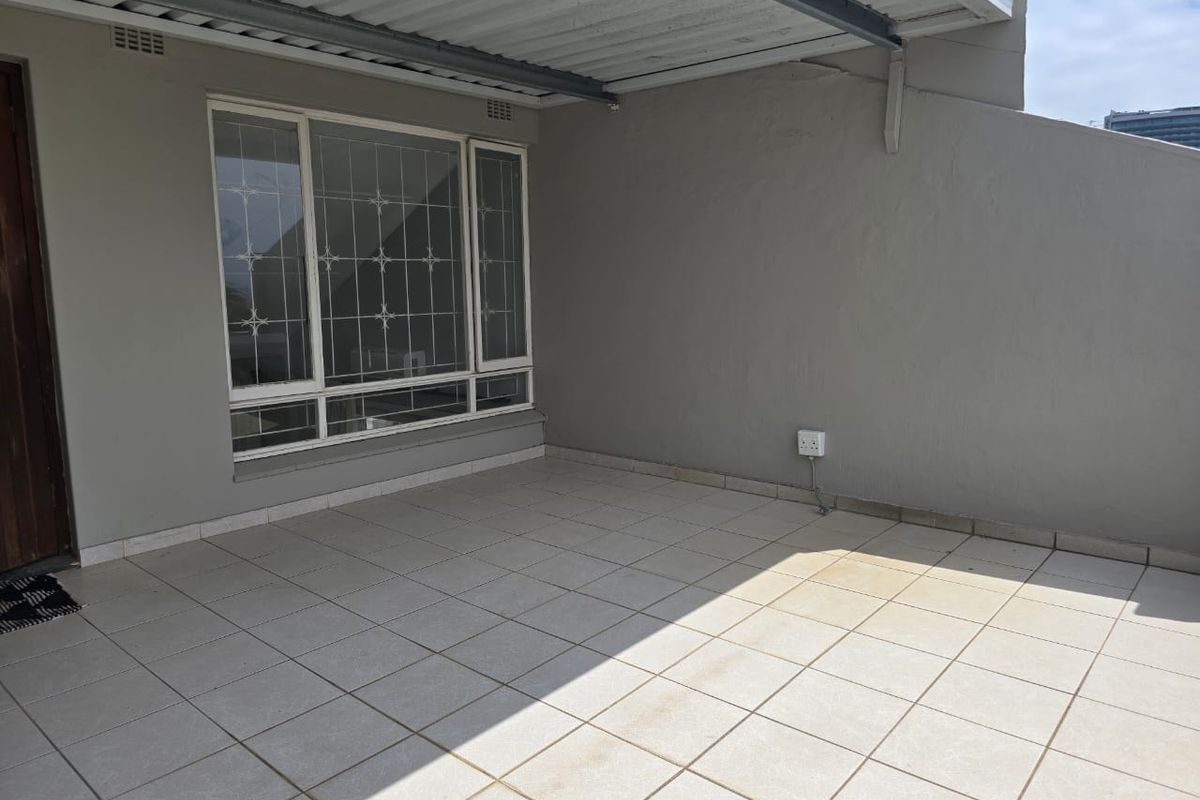 Prime Property presents this stunning 3-bedroom duplex in UMhlanga Central - Photo 5