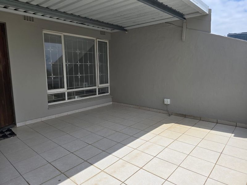 Prime Property presents this stunning 3-bedroom duplex in UMhlanga Central - Photo 5