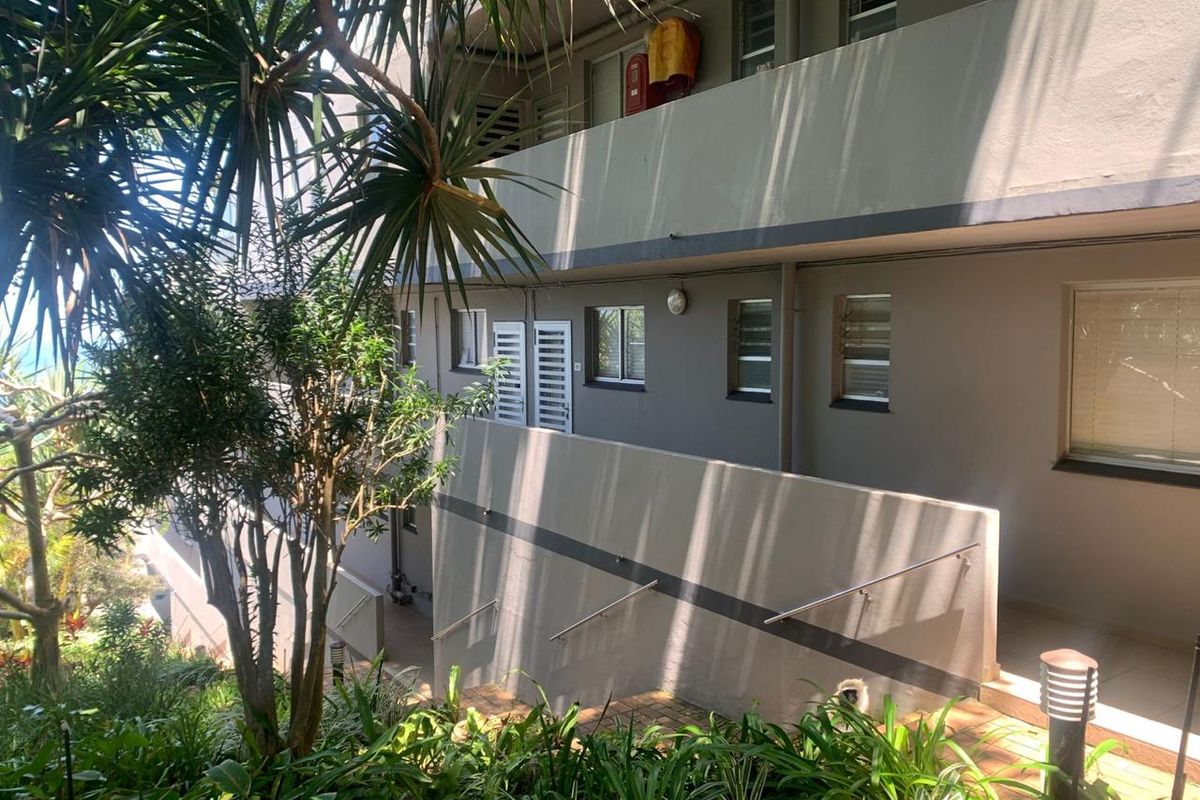 Beachfront Apartment for Sale in Camarque, Umdloti - Photo 2