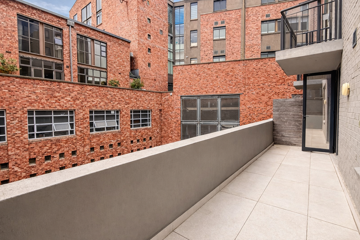 Stylish 2-bed Dual-Balcony Apartment in the Heart of De Waterkant. - Photo 5