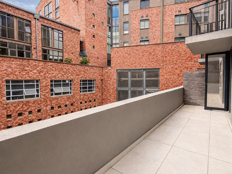 Stylish 2-bed Dual-Balcony Apartment in the Heart of De Waterkant. - Photo 5