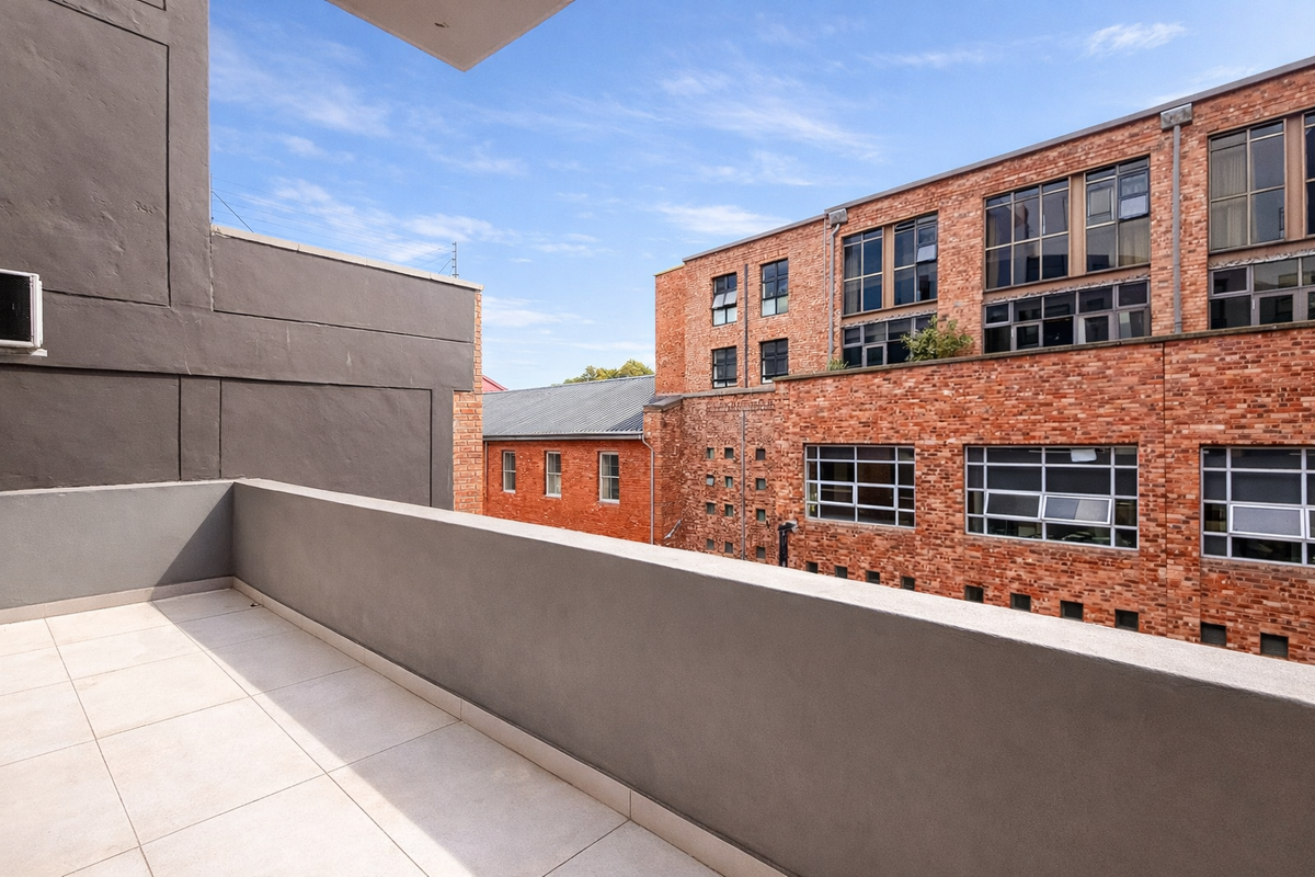 Stylish 2-bed Dual-Balcony Apartment in the Heart of De Waterkant. - Photo 4