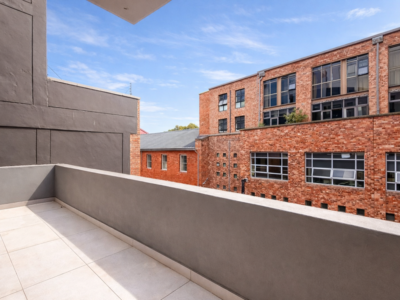 Stylish 2-bed Dual-Balcony Apartment in the Heart of De Waterkant. - Photo 4
