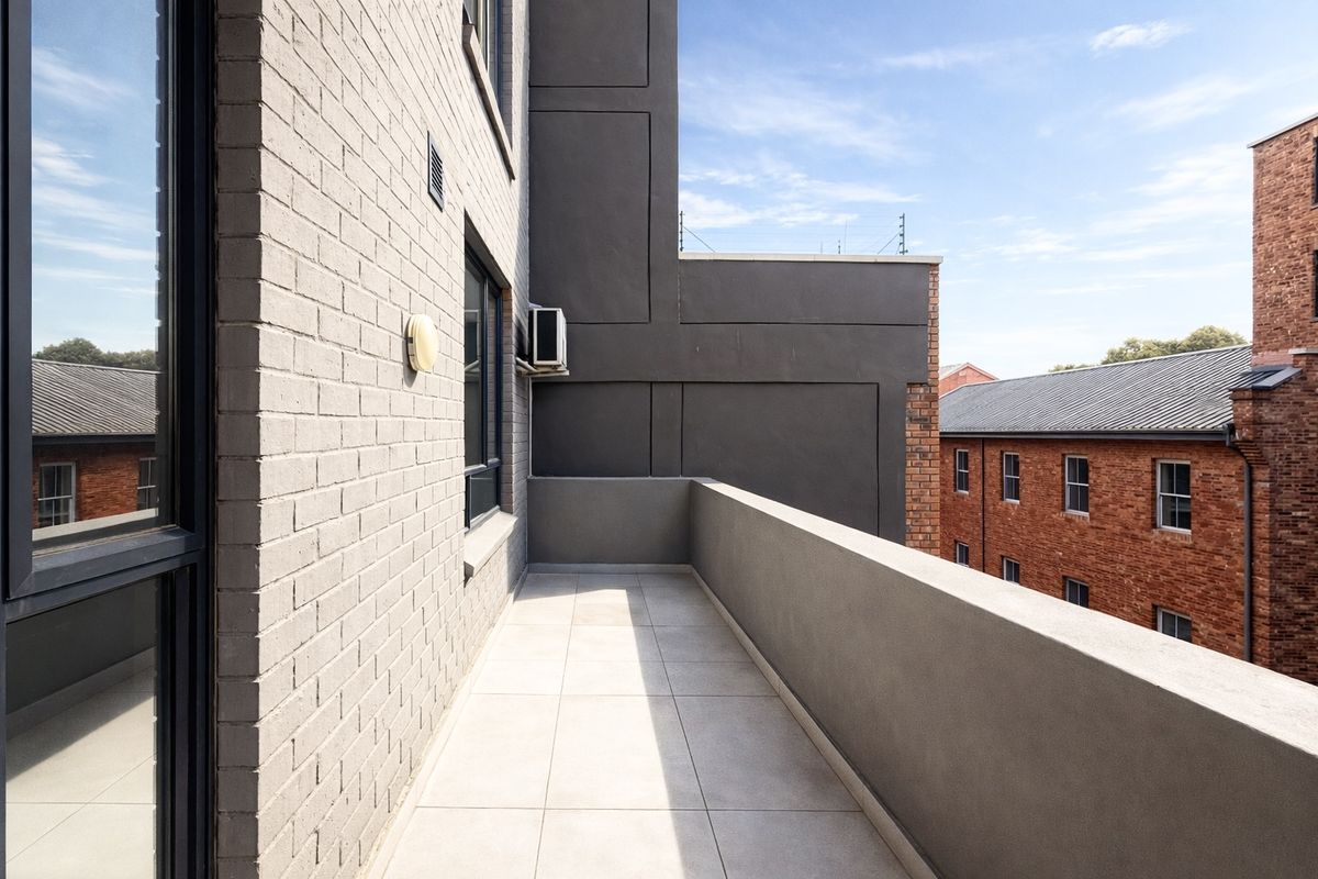 Stylish 2-bed Dual-Balcony Apartment in the Heart of De Waterkant. - Photo 3