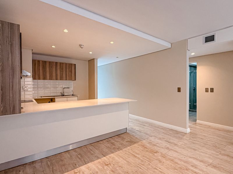 Stylish 2-bed Dual-Balcony Apartment in the Heart of De Waterkant. - Photo 10