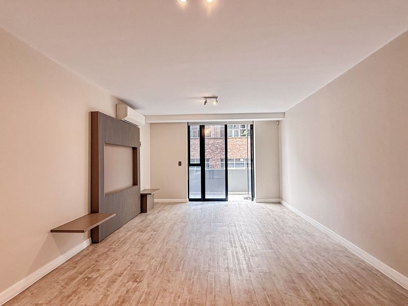 Stylish 2-bed Dual-Balcony Apartment in the Heart of De Waterkant. - Photo 9