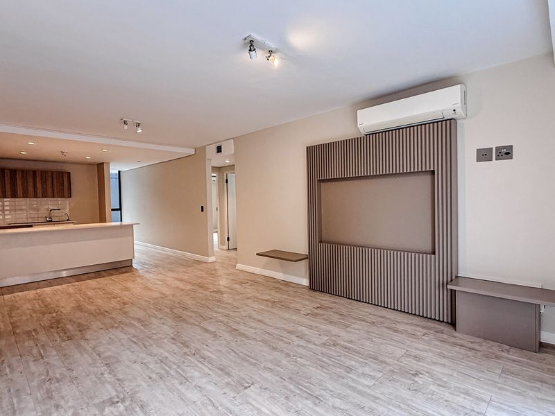 Stylish 2-bed Dual-Balcony Apartment in the Heart of De Waterkant. - Photo 7