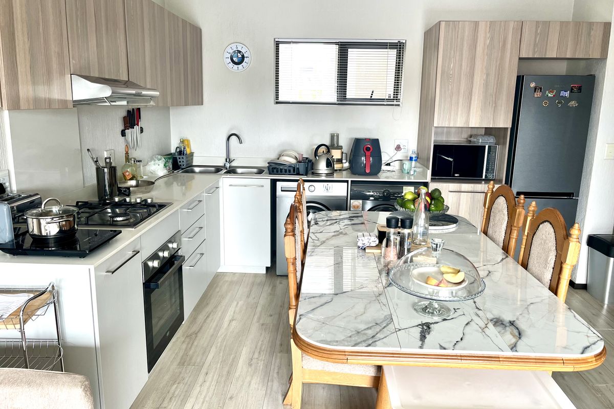 3 Bed 2 Bath Fully Furnished - Photo 2