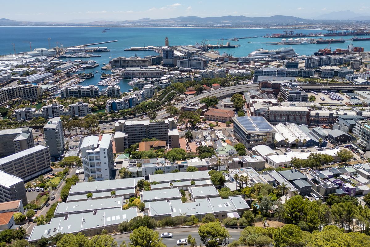 Neat 2-bedroom apartment in PRIME location with amazing views! - Photo 3