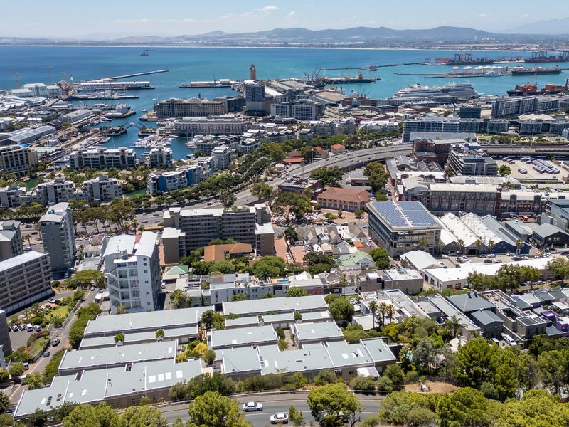 Panoramic Views with Secure City Living in De Waterkant. - Photo 3