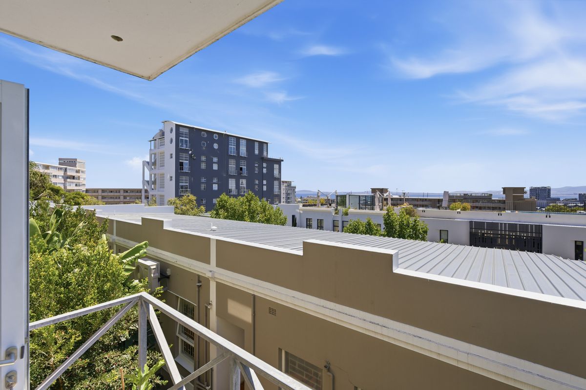 Neat 2-bedroom apartment in PRIME location with amazing views! - Photo 5