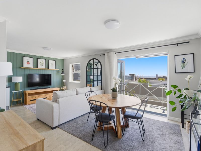 Panoramic Views with Secure City Living in De Waterkant. - Photo 6