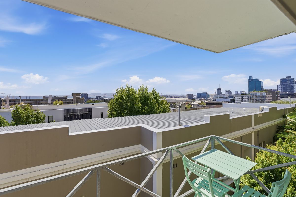 Neat 2-bedroom apartment in PRIME location with amazing views! - Photo 4