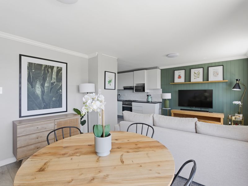 Panoramic Views with Secure City Living in De Waterkant. - Photo 7