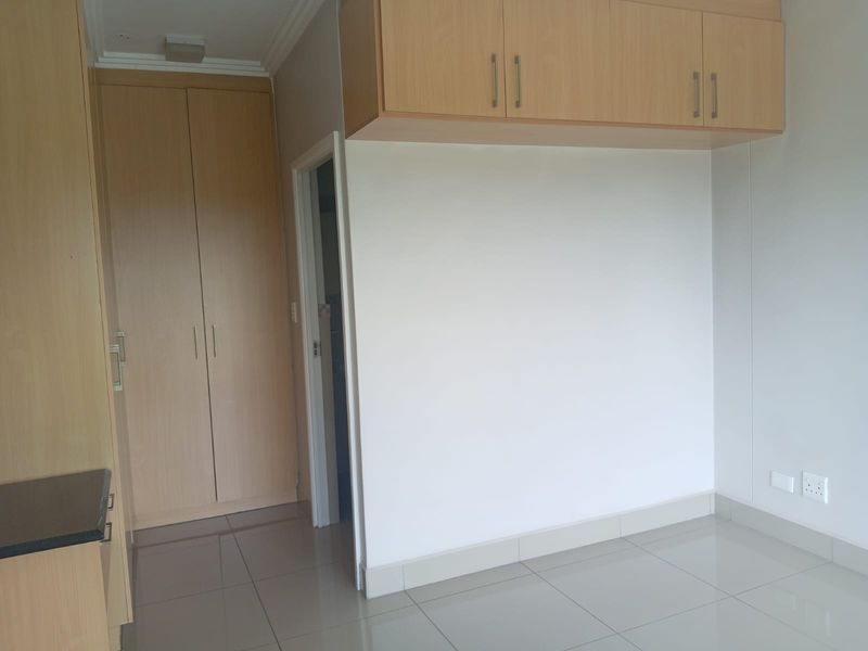 Prime  Property Presents A Stunning Two Bedroom Apartment Situated In Umhlanga Ridge For Sale - Photo 8