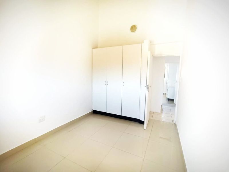 Family-Friendly 3 Bedroom Apartment To Let In Mount Edgecombe. - Photo 4