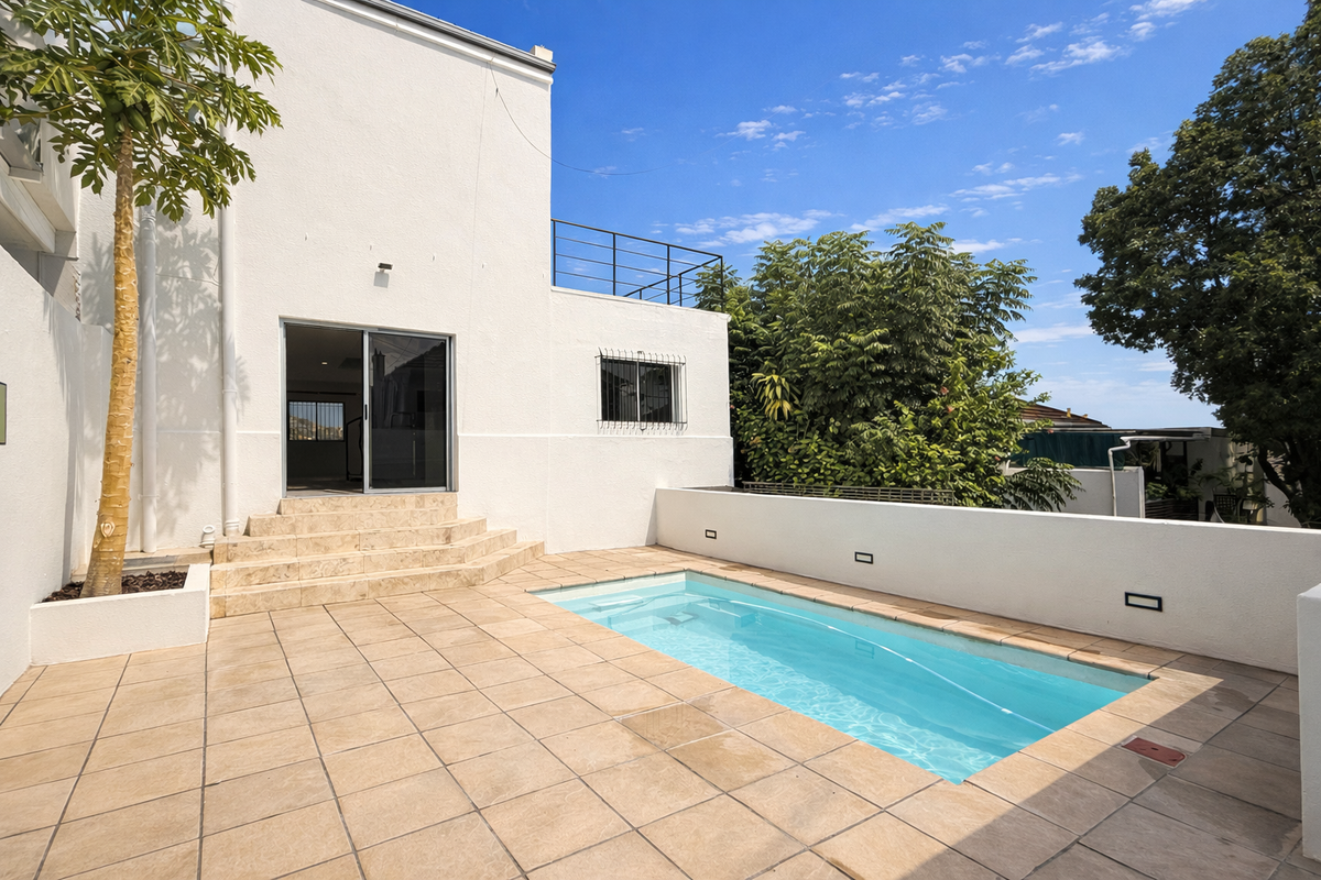Immaculate Sea Point House with Pool, Garage & Timeless Architectural Charm. - Photo 4