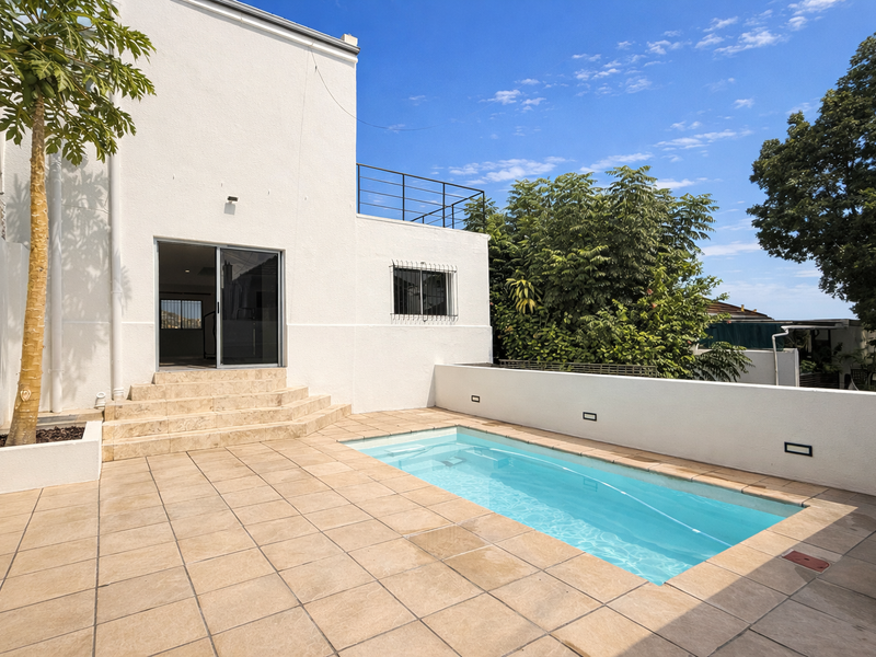Immaculate Sea Point House with Pool, Garage & Timeless Architectural Charm. - Photo 4