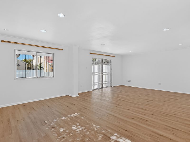 Immaculate Sea Point House with Pool, Garage & Timeless Architectural Charm. - Photo 10