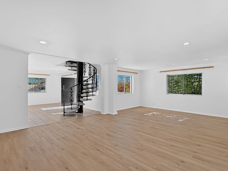 Immaculate Sea Point House with Pool, Garage & Timeless Architectural Charm. - Photo 8