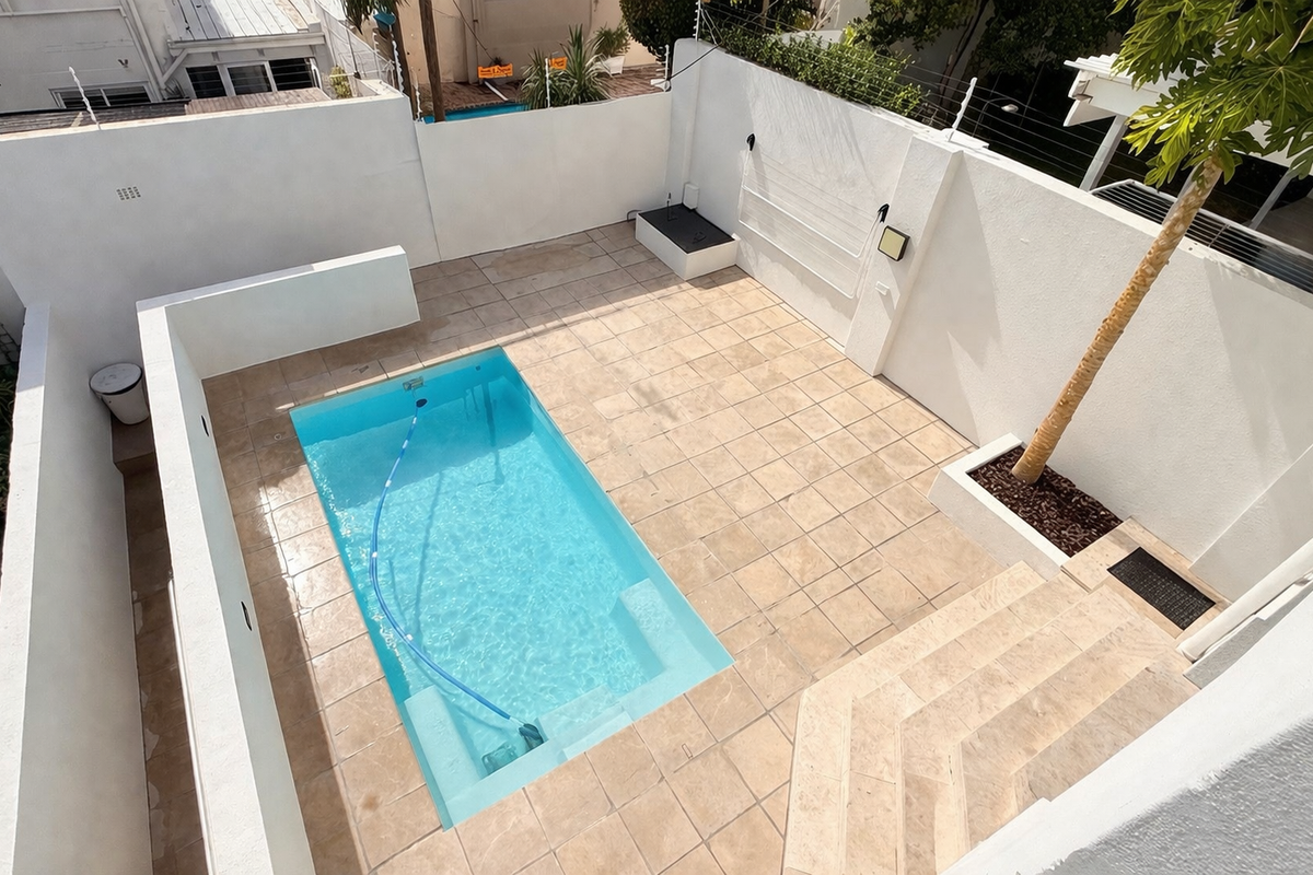 Immaculate Sea Point House with Pool, Garage & Timeless Architectural Charm. - Photo 3