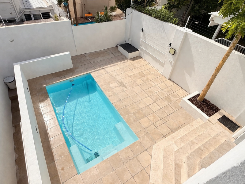 Immaculate Sea Point House with Pool, Garage & Timeless Architectural Charm. - Photo 3