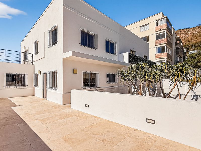 Immaculate Sea Point House with Pool, Garage & Timeless Architectural Charm. - Photo 6