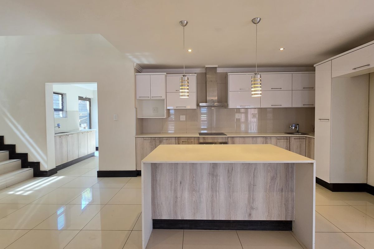 Townhouse For Sale In Umhlanga - Photo 2
