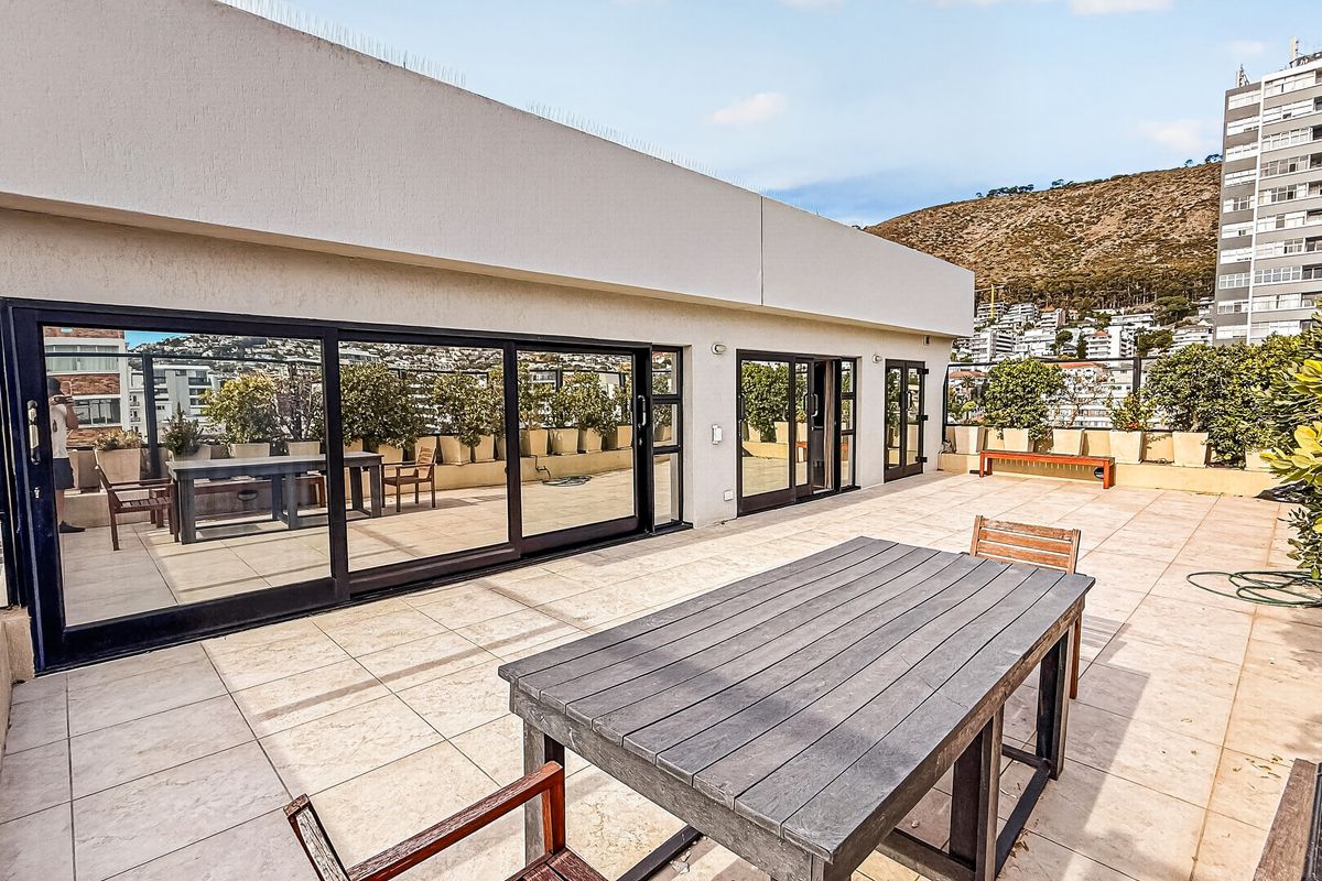 Penthouse Living with Iconic Views and Rooftop Entertaining - Photo 4