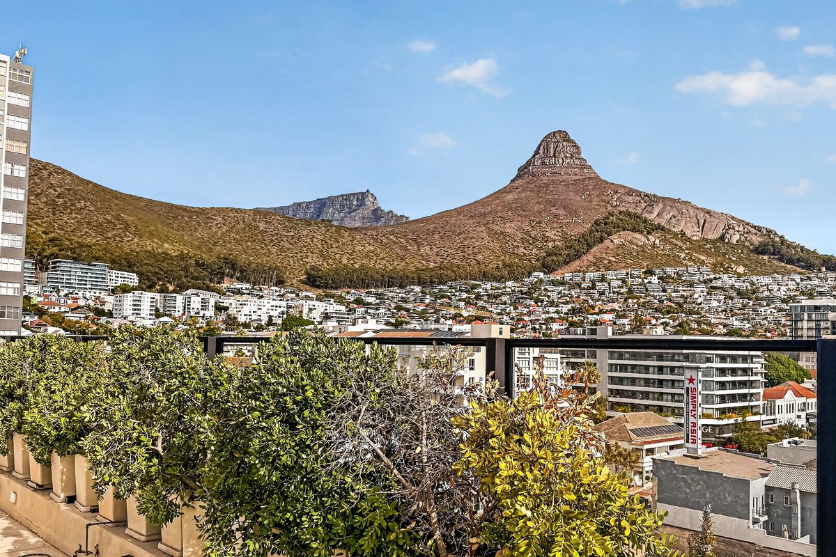 Penthouse Living with Iconic Views and Rooftop Entertaining - Photo 2