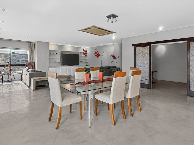 Penthouse Living with Iconic Views and Rooftop Entertaining - Photo 9