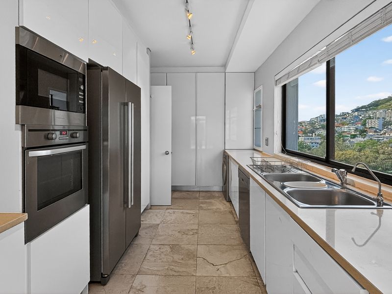 Penthouse Living with Iconic Views and Rooftop Entertaining - Photo 6