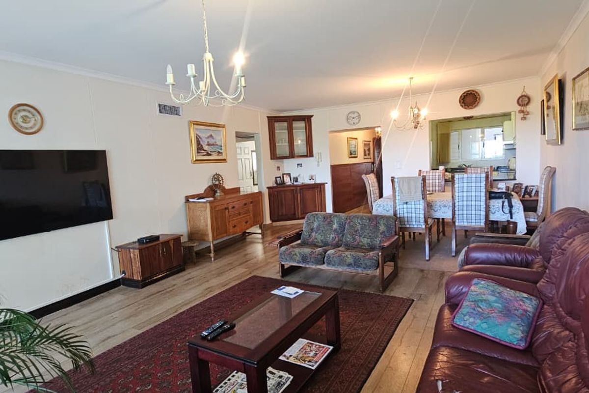 Three  bedroom for sale - Photo 5