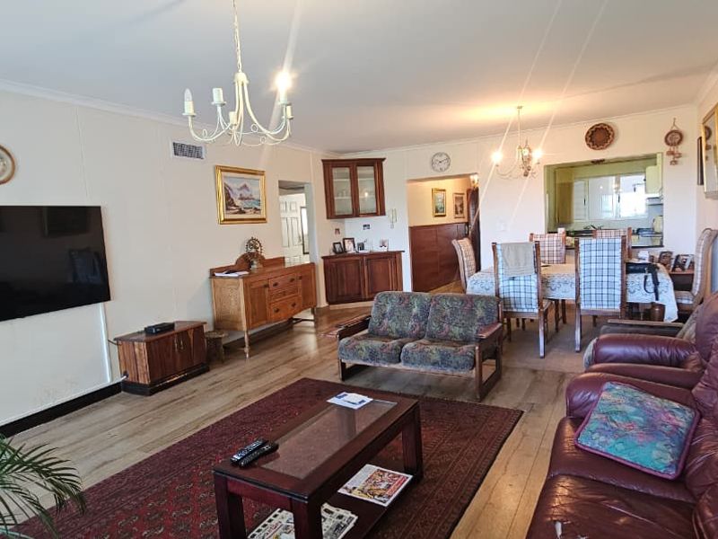 Three  bedroom for sale - Photo 5