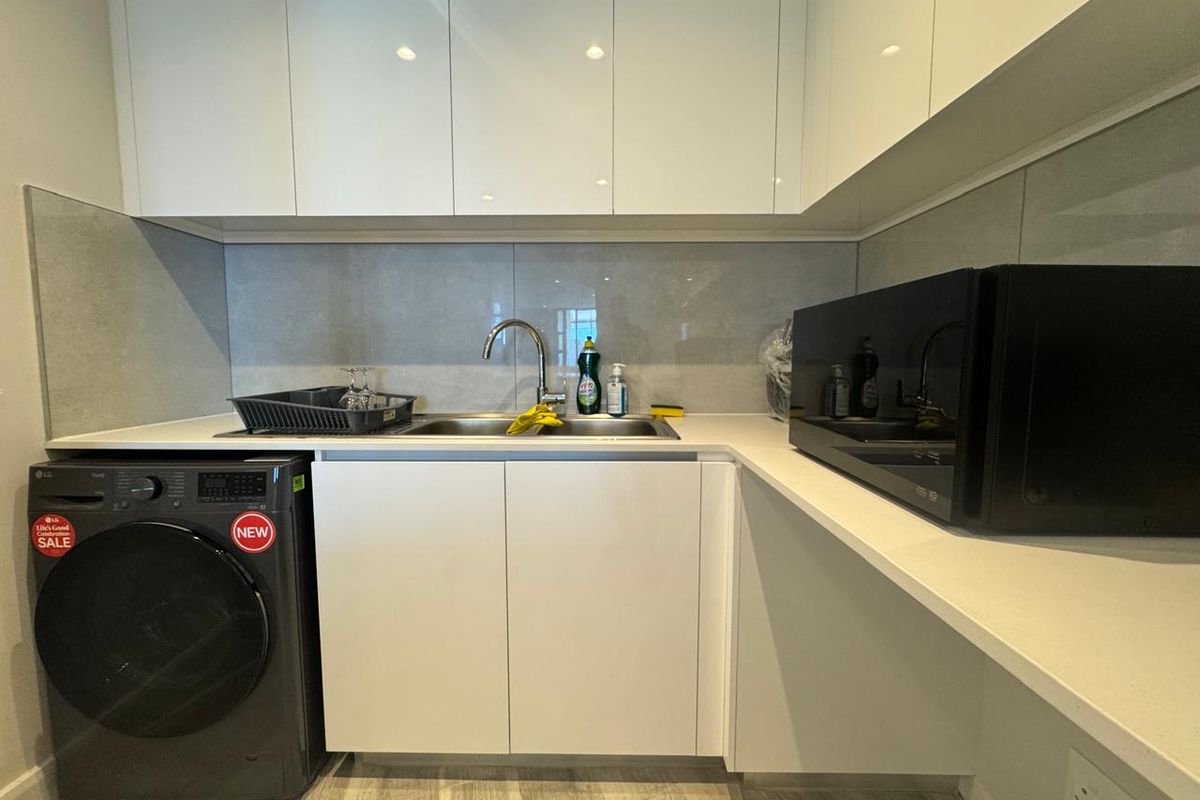 Luxury Coastal Living at Its Finest – Fully Furnished 3-Bedroom Apartment For Rent. - Photo 5