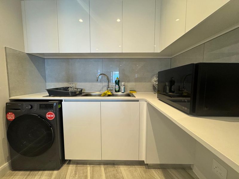 Luxury Coastal Living at Its Finest – Fully Furnished 3-Bedroom Apartment For Rent. - Photo 5