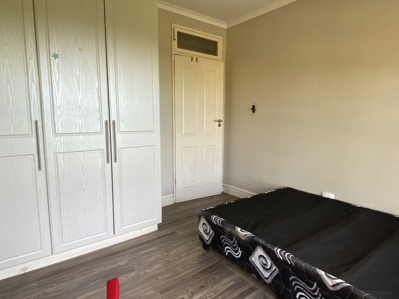 3 Bedroom House for Sale in Queensburgh - Photo 7