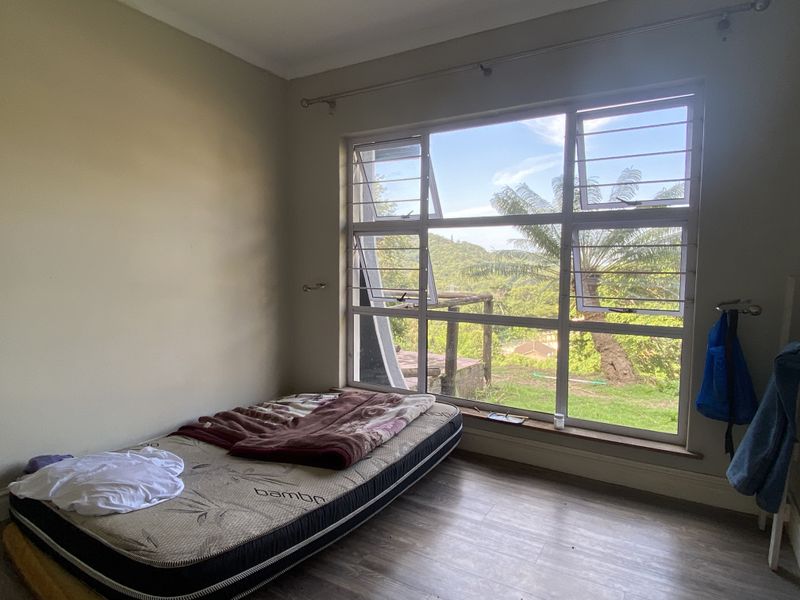 3 Bedroom House for Sale in Queensburgh - Photo 6