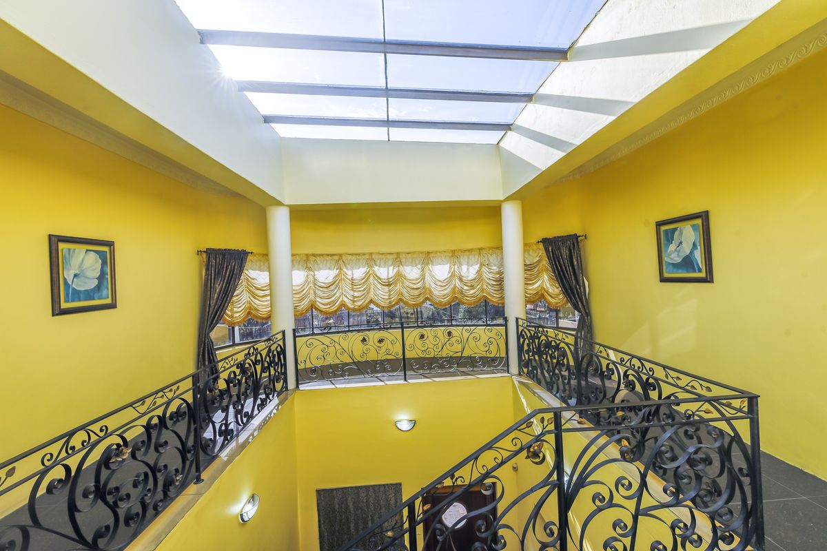 Exquisite 5-Bedroom Family Home with Premium Features - Photo 5