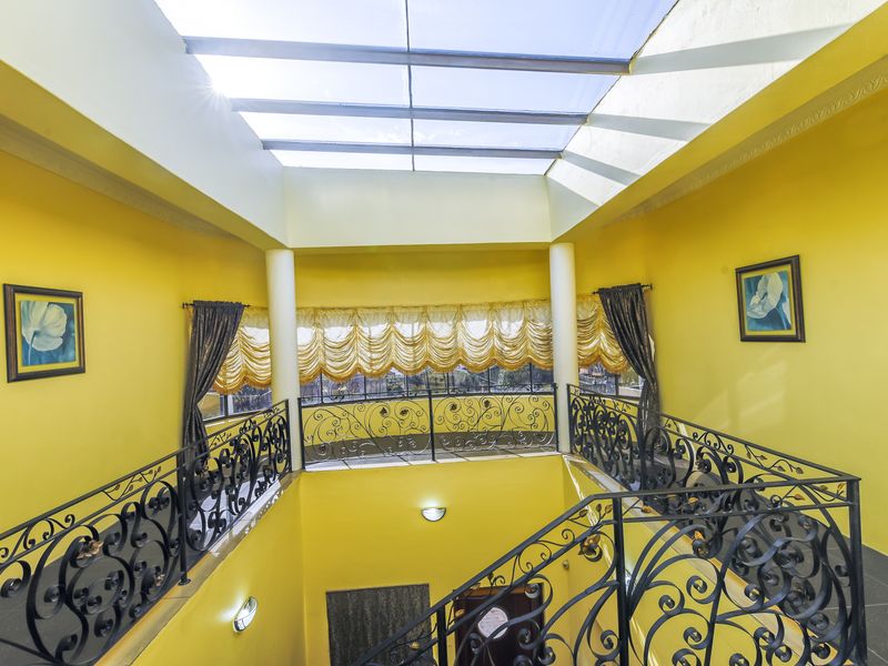 Exquisite 5-Bedroom Family Home with Premium Features - Photo 5