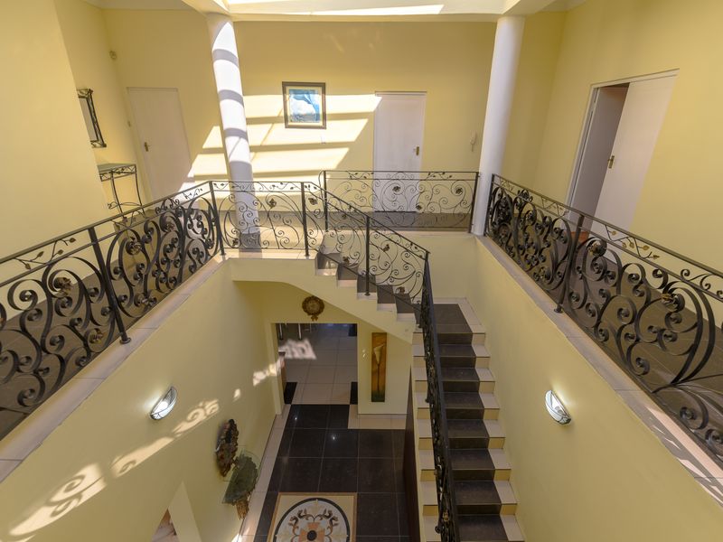 Exquisite 5-Bedroom Family Home with Premium Features - Photo 3