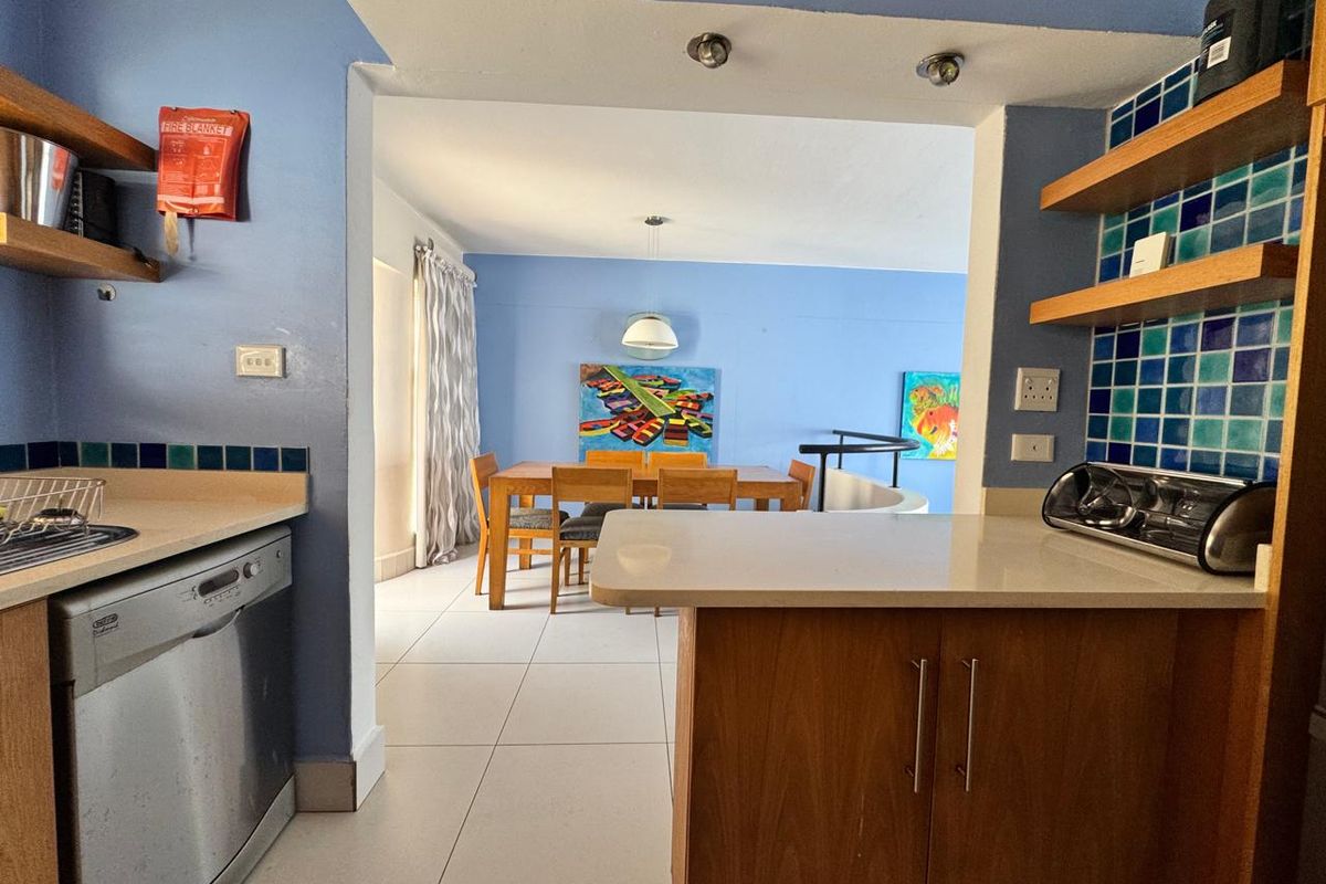 Spacious 2.5 Bedroom Apartment For Sale. - Photo 2