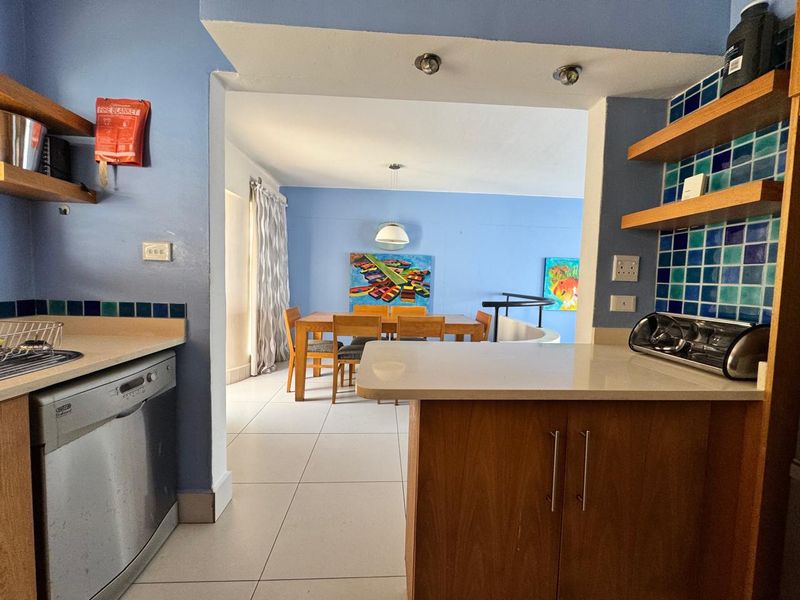 Spacious 2.5 Bedroom Apartment For Sale. - Photo 2