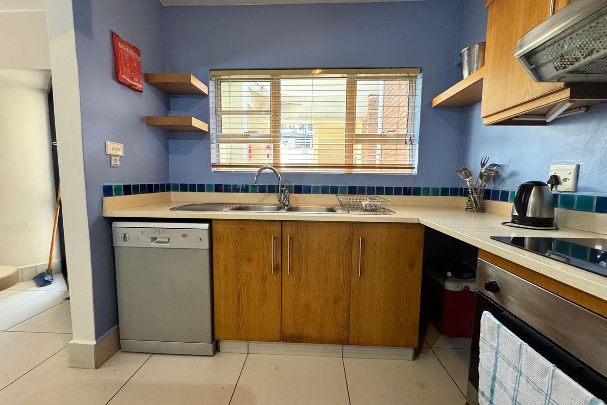 Spacious 3 Bedroom Duplex For Sale. - Photo 3