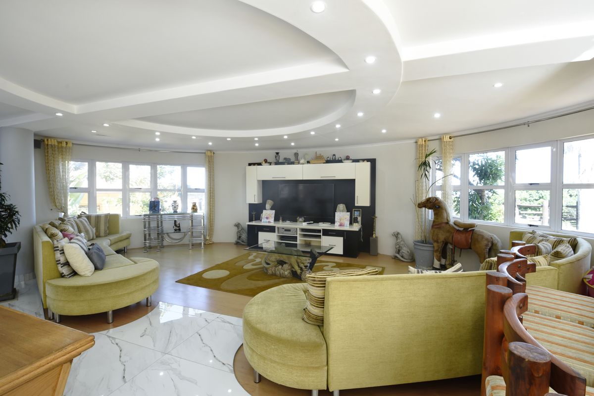 Luxury Living Redefined – Expansive 4 Bedroom, 4.5 Bathroom Home with Premium Extras - Photo 2